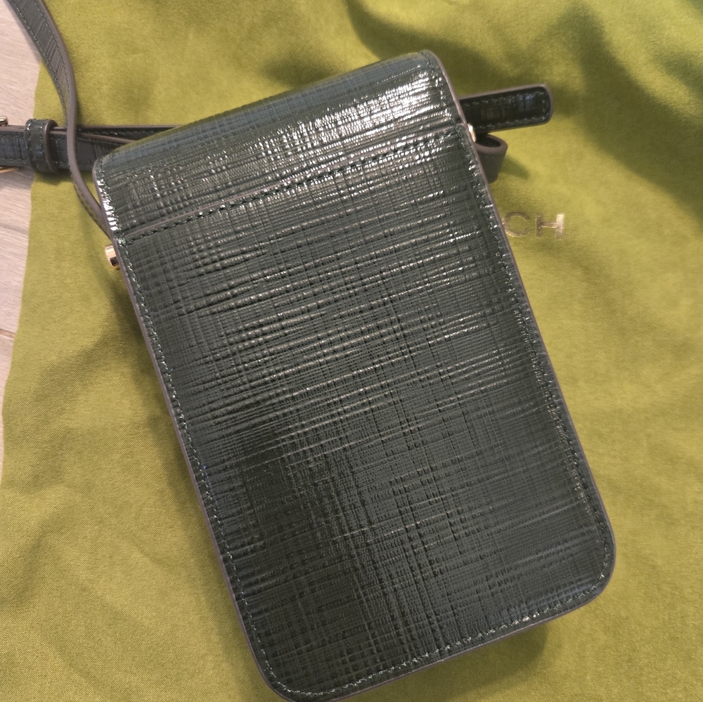 Tory Burch Robinson Crosshatched Phone Crossbody Evergreen. Excellent, Worn Once - Picture 9 of 10